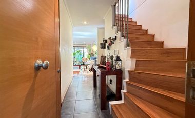 Casa en Venta, Umbral de Chicureo, 4 dormit.+servicio+piscinas+4 estacionamientos