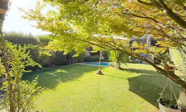 Casa en Venta, Umbral de Chicureo, 4 dormit.+servicio+piscinas+4 estacionamientos