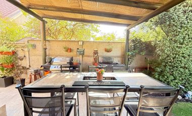 Casa en Venta, Umbral de Chicureo, 4 dormit.+servicio+piscinas+4 estacionamientos