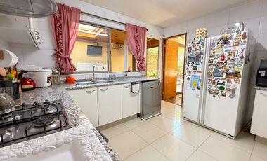 Casa en Venta, Umbral de Chicureo, 4 dormit.+servicio+piscinas+4 estacionamientos
