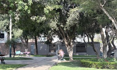 Departamento en Primer Piso con salida a Parque Santiago de Surco