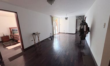 Departamento en Primer Piso con salida a Parque Santiago de Surco