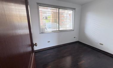 Departamento en Primer Piso con salida a Parque Santiago de Surco
