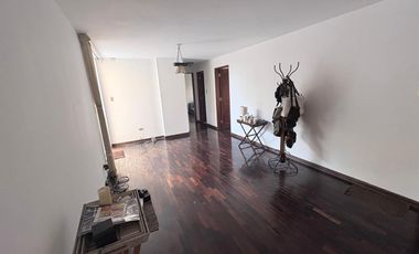 Departamento en Primer Piso con salida a Parque Santiago de Surco