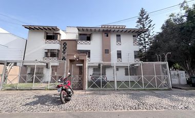 Departamento en Primer Piso con salida a Parque Santiago de Surco