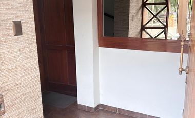 Departamento en Primer Piso con salida a Parque Santiago de Surco