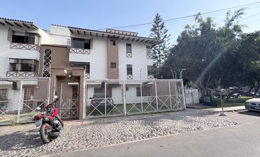 Departamento en Primer Piso con salida a Parque Santiago de Surco