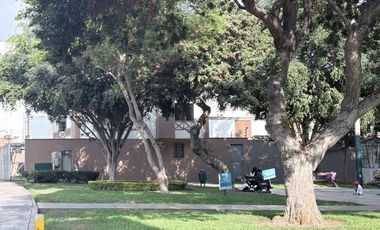 Departamento en Primer Piso con salida a Parque Santiago de Surco
