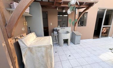 Departamento en Primer Piso con salida a Parque Santiago de Surco