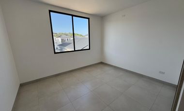URBANIZACION ALBA DEL BOSQUE ALQUILO PRECIOSA Y LUJOSA VILLA POR ESTRENAR, DOS PLANTAS, CUATRO DORMITORIOS