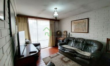Casa de 3 dormitorios y 2 baños, 2 estacionamientos Patio y Antejardín calle México altura 9.400 Comuna La Florida.
