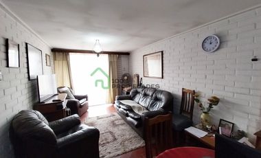Casa de 3 dormitorios y 2 baños, 2 estacionamientos Patio y Antejardín calle México altura 9.400 Comuna La Florida.