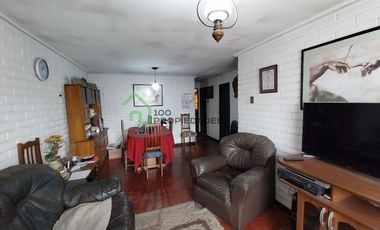 Casa de 3 dormitorios y 2 baños, 2 estacionamientos Patio y Antejardín calle México altura 9.400 Comuna La Florida.