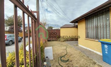 Casa de 3 dormitorios y 2 baños, 2 estacionamientos Patio y Antejardín calle México altura 9.400 Comuna La Florida.