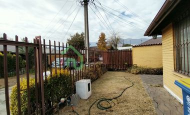 Casa de 3 dormitorios y 2 baños, 2 estacionamientos Patio y Antejardín calle México altura 9.400 Comuna La Florida.