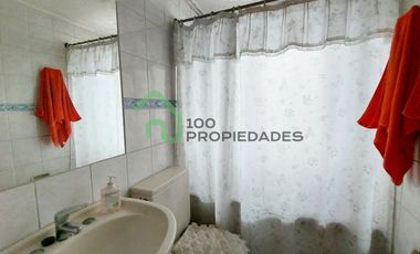 Casa de 3 dormitorios y 2 baños, 2 estacionamientos Patio y Antejardín calle México altura 9.400 Comuna La Florida.