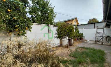 Casa de 3 dormitorios y 2 baños, 2 estacionamientos Patio y Antejardín calle México altura 9.400 Comuna La Florida.