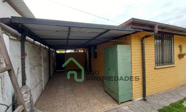 Casa de 3 dormitorios y 2 baños, 2 estacionamientos Patio y Antejardín calle México altura 9.400 Comuna La Florida.