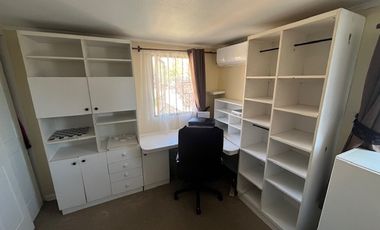 SE VENDE PROPIEDAD EN PEÑALOLEN, 4 HABITACIONES, 3 BAÑOS, SEGURIDAD 24/7 (MICROBARRIO), RIEGO AUTOMATICO EN JARDÍN (POR PAISAJISTA)DELANTERO Y TRASERO