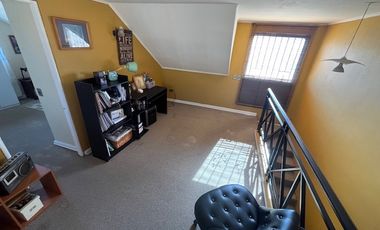 SE VENDE PROPIEDAD EN PEÑALOLEN, 4 HABITACIONES, 3 BAÑOS, SEGURIDAD 24/7 (MICROBARRIO), RIEGO AUTOMATICO EN JARDÍN (POR PAISAJISTA)DELANTERO Y TRASERO