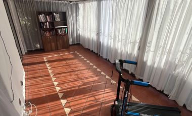 SE VENDE PROPIEDAD EN PEÑALOLEN, 4 HABITACIONES, 3 BAÑOS, SEGURIDAD 24/7 (MICROBARRIO), RIEGO AUTOMATICO EN JARDÍN (POR PAISAJISTA)DELANTERO Y TRASERO