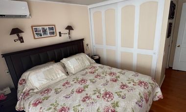SE VENDE PROPIEDAD EN PEÑALOLEN, 4 HABITACIONES, 3 BAÑOS, SEGURIDAD 24/7 (MICROBARRIO), RIEGO AUTOMATICO EN JARDÍN (POR PAISAJISTA)DELANTERO Y TRASERO