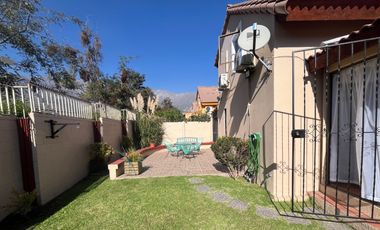 SE VENDE PROPIEDAD EN PEÑALOLEN, 4 HABITACIONES, 3 BAÑOS, SEGURIDAD 24/7 (MICROBARRIO), RIEGO AUTOMATICO EN JARDÍN (POR PAISAJISTA)DELANTERO Y TRASERO