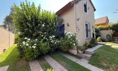 SE VENDE PROPIEDAD EN PEÑALOLEN, 4 HABITACIONES, 3 BAÑOS, SEGURIDAD 24/7 (MICROBARRIO), RIEGO AUTOMATICO EN JARDÍN (POR PAISAJISTA)DELANTERO Y TRASERO