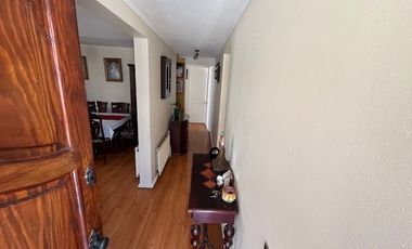 SE VENDE PROPIEDAD EN PEÑALOLEN, 4 HABITACIONES, 3 BAÑOS, SEGURIDAD 24/7 (MICROBARRIO), RIEGO AUTOMATICO EN JARDÍN (POR PAISAJISTA)DELANTERO Y TRASERO
