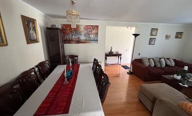 SE VENDE PROPIEDAD EN PEÑALOLEN, 4 HABITACIONES, 3 BAÑOS, SEGURIDAD 24/7 (MICROBARRIO), RIEGO AUTOMATICO EN JARDÍN (POR PAISAJISTA)DELANTERO Y TRASERO