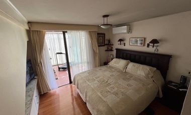 SE VENDE PROPIEDAD EN PEÑALOLEN, 4 HABITACIONES, 3 BAÑOS, SEGURIDAD 24/7 (MICROBARRIO), RIEGO AUTOMATICO EN JARDÍN (POR PAISAJISTA)DELANTERO Y TRASERO