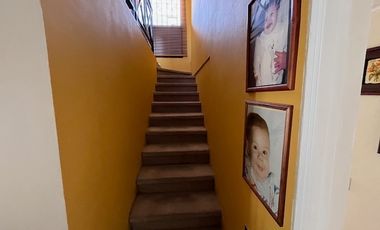 SE VENDE PROPIEDAD EN PEÑALOLEN, 4 HABITACIONES, 3 BAÑOS, SEGURIDAD 24/7 (MICROBARRIO), RIEGO AUTOMATICO EN JARDÍN (POR PAISAJISTA)DELANTERO Y TRASERO
