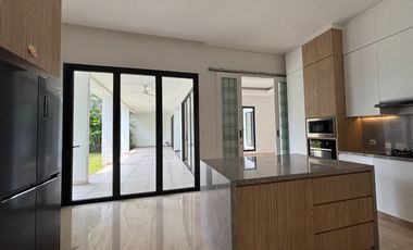 Disewakan Rumah Modern Tropical Mewah di Cipete – Pool & Taman Luas, Lokasi Premium