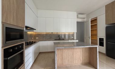 Disewakan Rumah Modern Tropical Mewah di Cipete – Pool & Taman Luas, Lokasi Premium