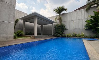 Disewakan Rumah Modern Tropical Mewah di Cipete – Pool & Taman Luas, Lokasi Premium
