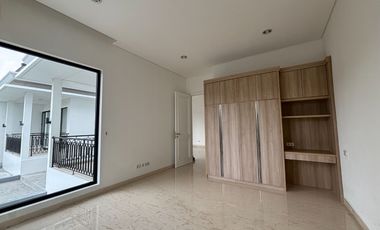 Disewakan Rumah Modern Tropical Mewah di Cipete – Pool & Taman Luas, Lokasi Premium