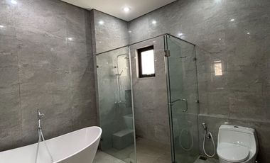 Disewakan Rumah Modern Tropical Mewah di Cipete – Pool & Taman Luas, Lokasi Premium