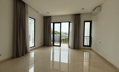 Disewakan Rumah Modern Tropical Mewah di Cipete – Pool & Taman Luas, Lokasi Premium