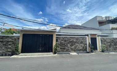 Jual Rumah Kebon Jeruk, Perbatasan Permata Hijau, Jakarta Barat, Bangunan Baru, Jalan Lebar, Interior Mewah, Bebas Banjir