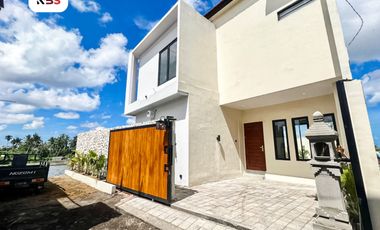 FOR SALE VILLA BRAND NEW FULL FURNISHED WITH LARGE SWIMMING POOL AT PERERENAN
