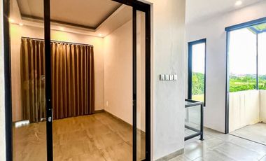 FOR SALE VILLA BRAND NEW FULL FURNISHED WITH LARGE SWIMMING POOL AT PERERENAN