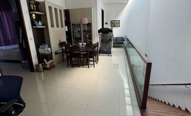 Dijual Rumah Minimalis Modern 4 Lantai Hook di Setraduta