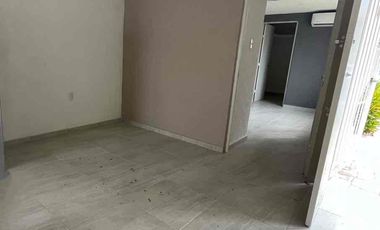 CASA GRANDE DE UN NIVEL, EN RENTA LAGOS DE PUENTE MORENO, JARDÍN, ASADOR GARAJE PARA 3 AUTOS, CLIMATIZADA AL 100% $12,500