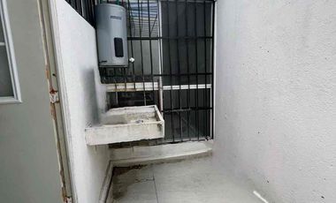 CASA GRANDE DE UN NIVEL, EN RENTA LAGOS DE PUENTE MORENO, JARDÍN, ASADOR GARAJE PARA 3 AUTOS, CLIMATIZADA AL 100% $12,500