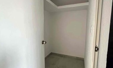 CASA GRANDE DE UN NIVEL, EN RENTA LAGOS DE PUENTE MORENO, JARDÍN, ASADOR GARAJE PARA 3 AUTOS, CLIMATIZADA AL 100% $12,500