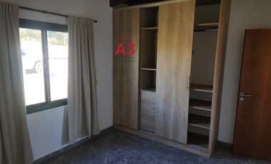 OPORTUNIDAD- Casa a estrenar con doble acceso, privacidad y a 600 m del lago