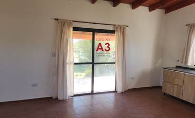 OPORTUNIDAD- Casa a estrenar con doble acceso, privacidad y a 600 m del lago