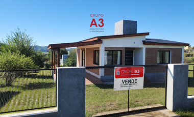 OPORTUNIDAD- Casa a estrenar con doble acceso, privacidad y a 600 m del lago