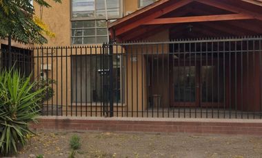 CASA AISLADA - BARRIO LOS CASTAÑOS