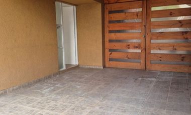 CASA AISLADA - BARRIO LOS CASTAÑOS